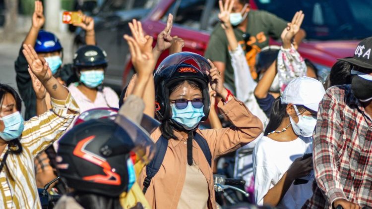 Myanmar biểu tình.jpeg
